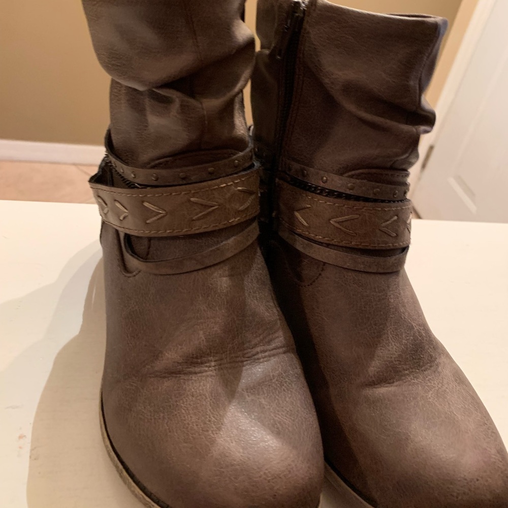 Cute ankle Boots that are a little used